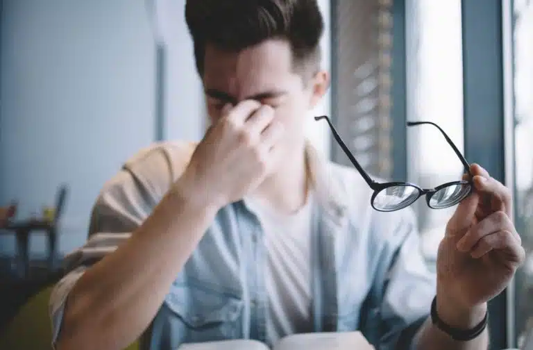 علائم اورژانسی چشم بعد از عمل لیزیک، لازک و PRK